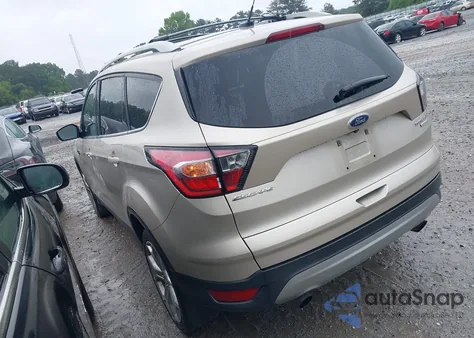 2017 Ford Escape Titanium z USA, uszkodzony, nr VIN 1FMCU0J93HUB64809